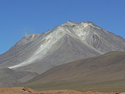 从玻利维亚看奥亚圭火山。